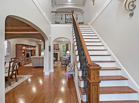 5th image of 970 Woody Hill Cir