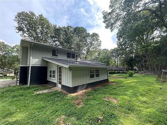 4th image of 3233 Kimberly Woods Ct SW