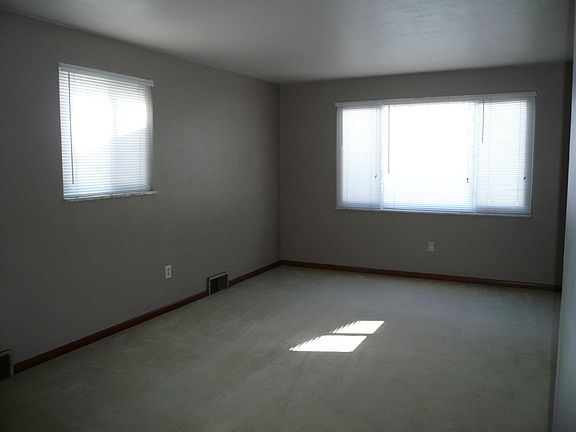 2nd image of 7812 Oak St Floor 2