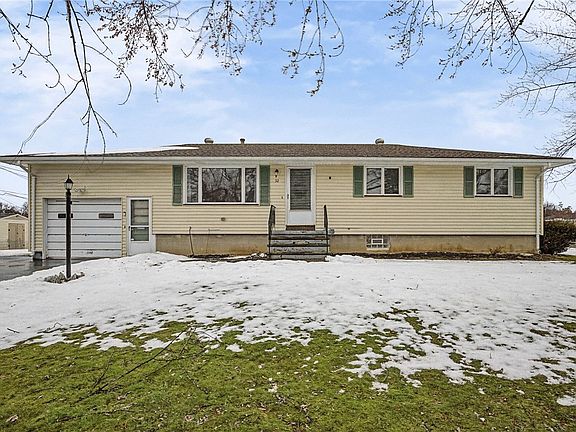 5th image of 32 Drexel Dr