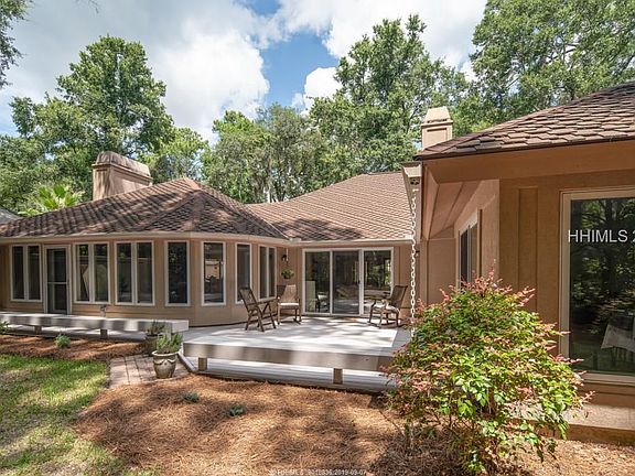 2nd image of 10 Crooked Pond Dr