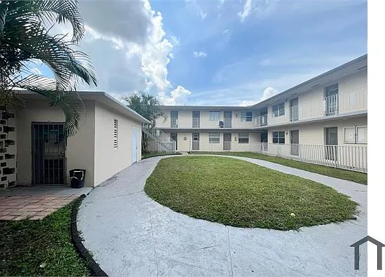 2 bed, 800 sqft, $2,200 — Photo 2