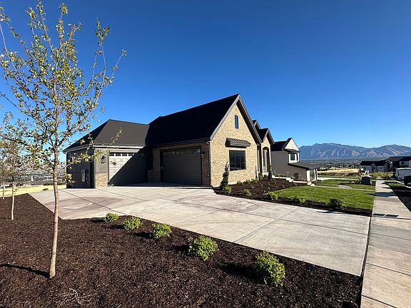 3rd image of 831 N Emery Ln #54