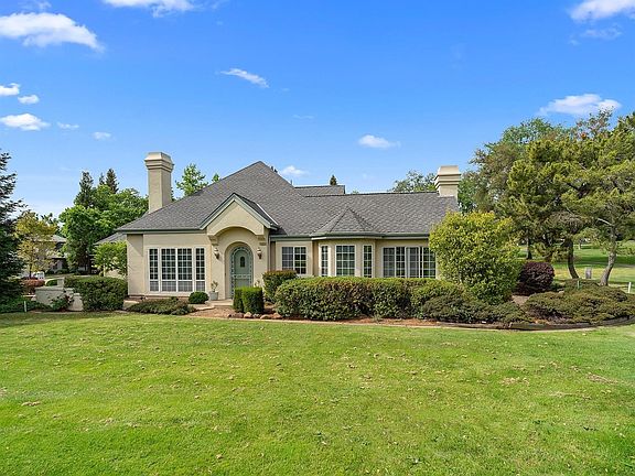 Please view Virtual Tour for more pictures