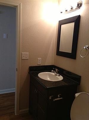 5th image of 10229 Ashwood St APT 34