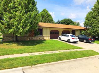 1160 S 36th St, Manitowoc, WI 54220