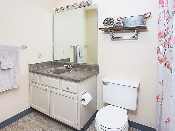 2nd image of 534 Hurdle Cir