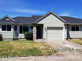 992 S St, Springfield, OR 97477