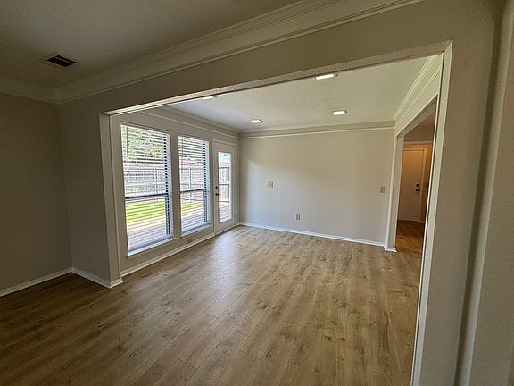 3rd image of 3302 Wells Dr
