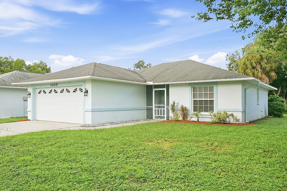 3 bed, 2.0 bath, 1346 sqft, $2,035 — Photo 3