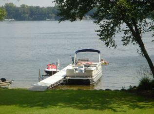 W321N7701 Silver Spring Dr, Hartland, WI 53029