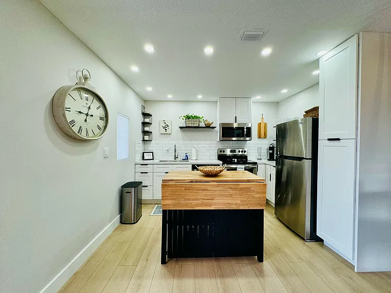 3201 NE 29th St #308 — Photo 9