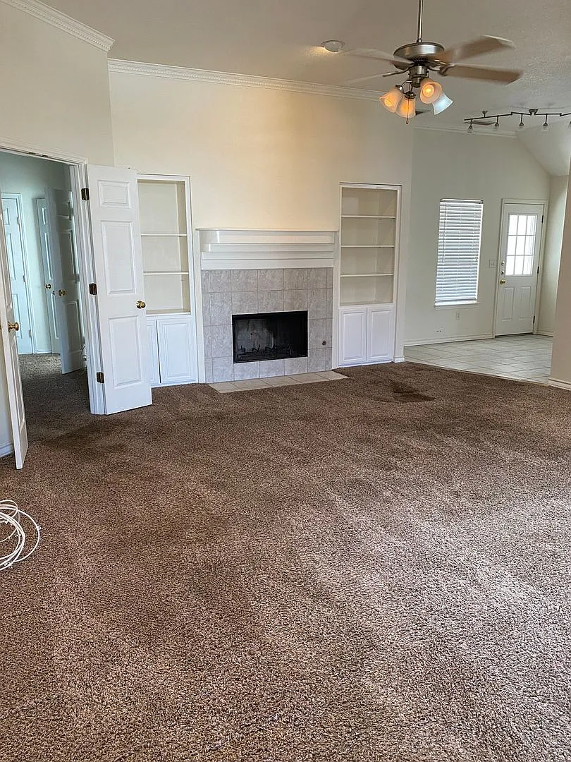 Spacious 3-Bedroom Home with Fireplace — Photo 3