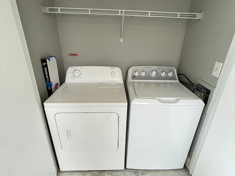 2831 N Oakland Forest Dr #101 — Photo 71