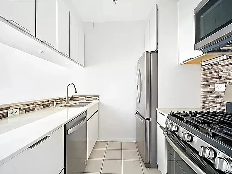 188 E 64th St #1103 — Photo 6