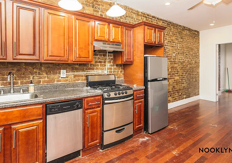 194 Humboldt St #3R — Photo 1