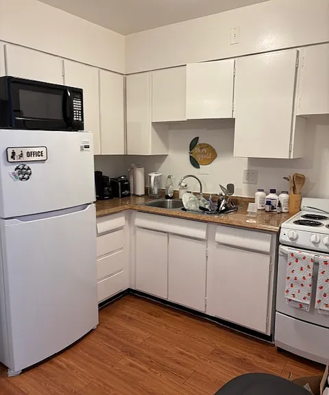 1040 Chicago Ave #204 — Photo 1