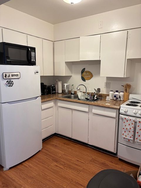 1st image of 1040 Chicago Ave APT 204