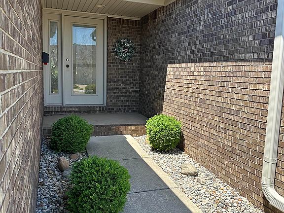 3rd image of 673 Snowbird Cir W