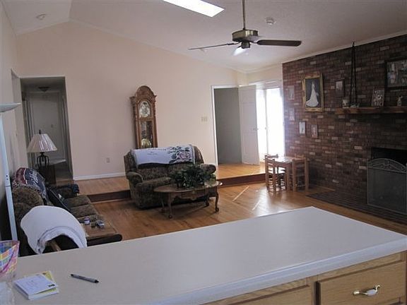 4th image of 190 Cromwell Dr