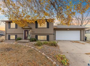 125 S Robin Dr, Brandon, SD 57005