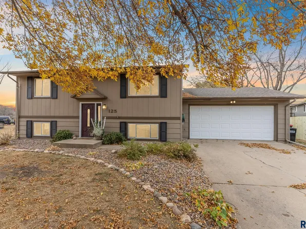 125 S Robin Dr, Brandon, SD 57005