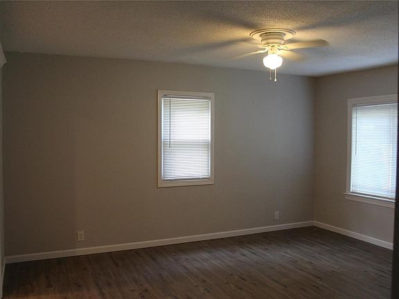 4th image of 3526 Theresa Ave