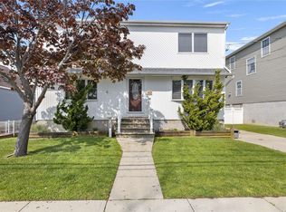 228 Garfield St, Freeport, NY 11520