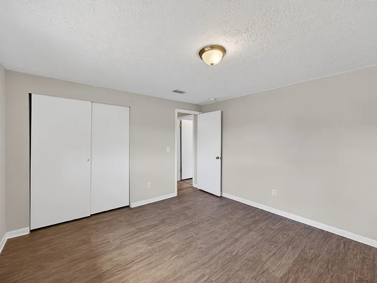 4177 Timberlake Dr N — Photo 18