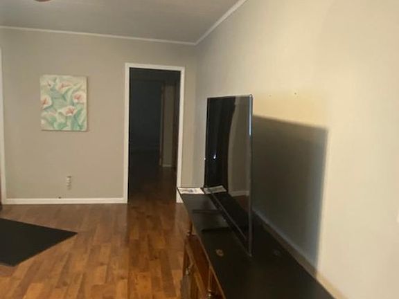 4th image of 152 Hutchinson Dr