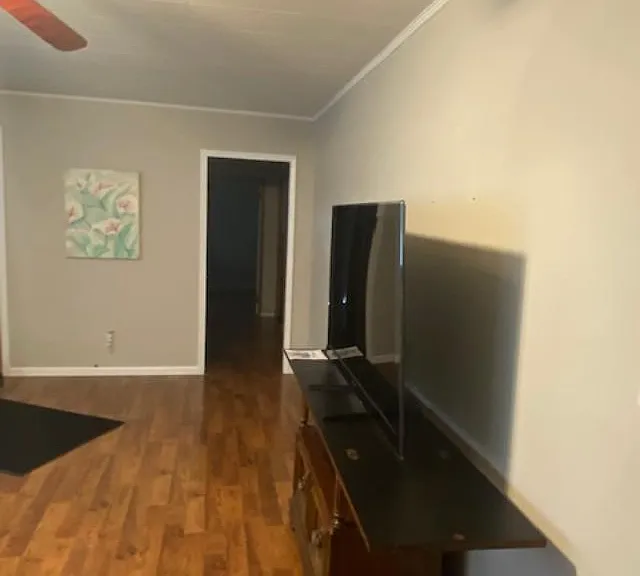 152 Hutchinson Dr — Photo 5