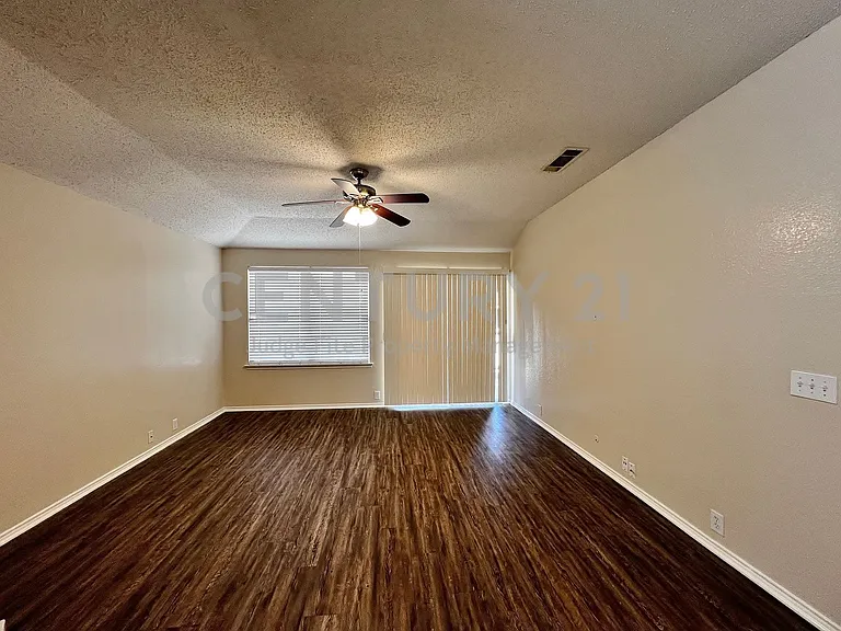 1901 Berkeley Dr — Photo 14