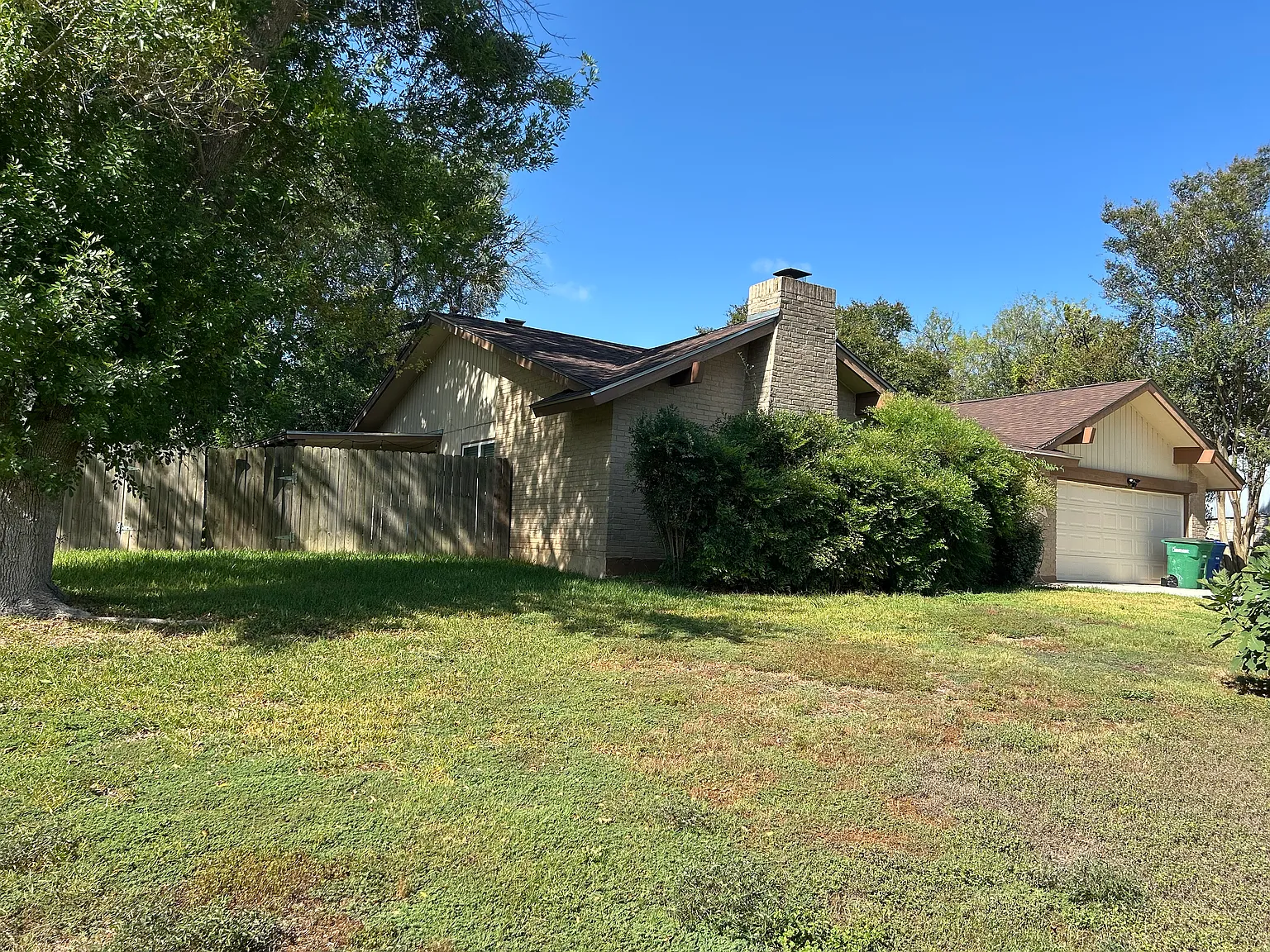 3 bed, 1744 sqft, $1,950 — Photo 3