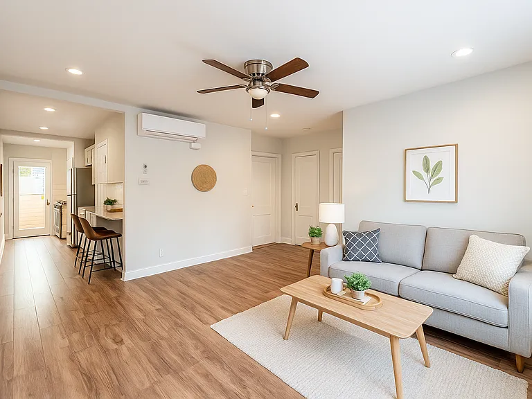 1613 F St NE #2 — Photo 2