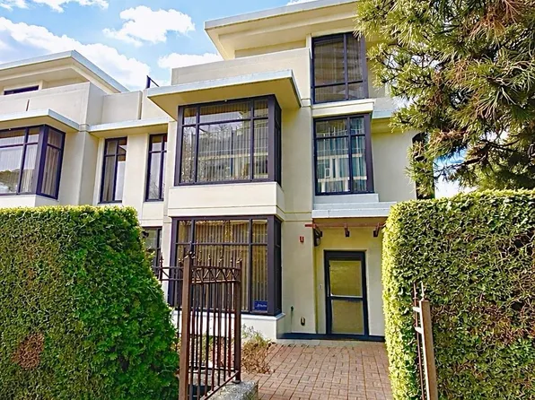 2089 Rosser Ave #Townhouse 13, Burnaby, BC V5C 5E2