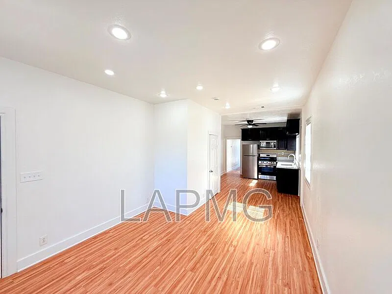 1 bed, 1.5 bath, $2,150 — Photo 4