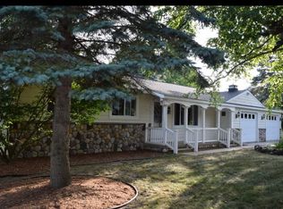108 Cherry St, Charlevoix, MI 49720