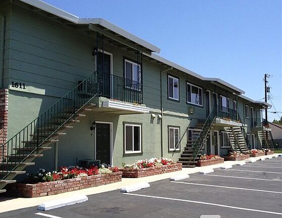 3rd image of 1627 Swezy St APT 30