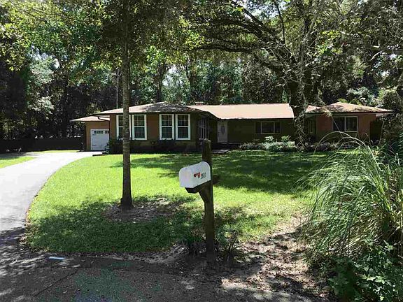 2nd image of 2601 Lucerne Dr