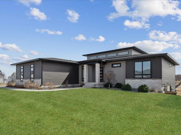 4207 Jakob Cir, Cedar Falls, IA 50613