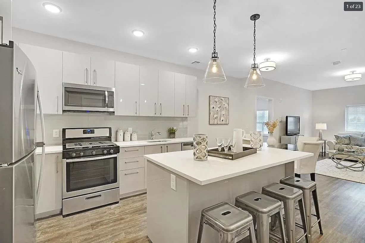 Green Oaks Apartments — Photo 1