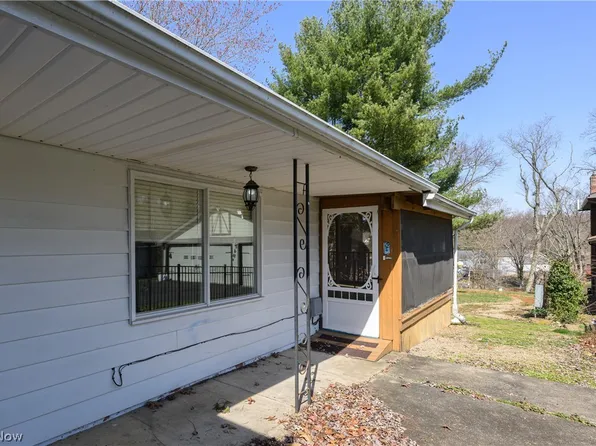 150 Spruce Dr NW, North Canton, OH 44720