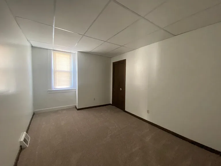 949 5th Ave #1 — Photo 6