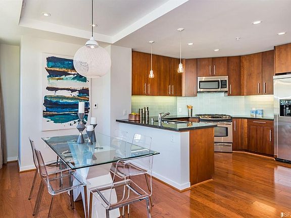 4th image of 325 Berry St APT 112