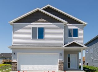 2750 Divide St W, West Fargo, ND 58078