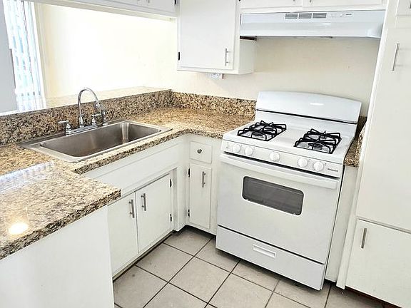 5th image of 12833 9th St APT 1