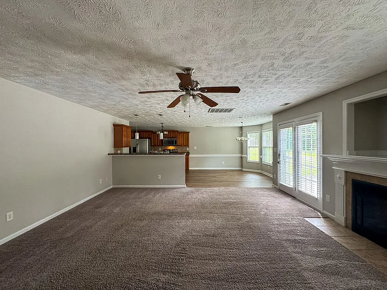 381 Chamberlin Blvd — Photo 4