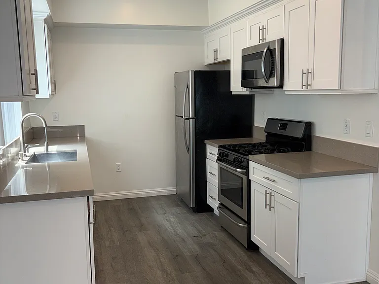 14143 Burbank Blvd #202 — Photo 15