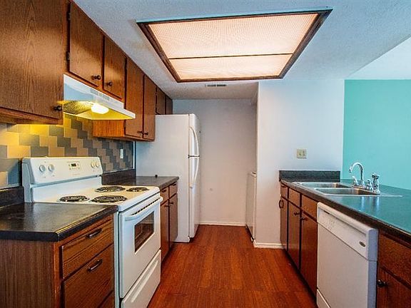 2nd image of 8463 Woodgrove Ct