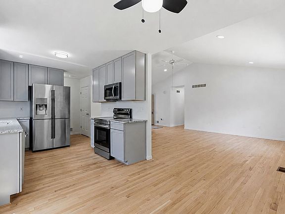 4th image of 33936 Beaconsfield St